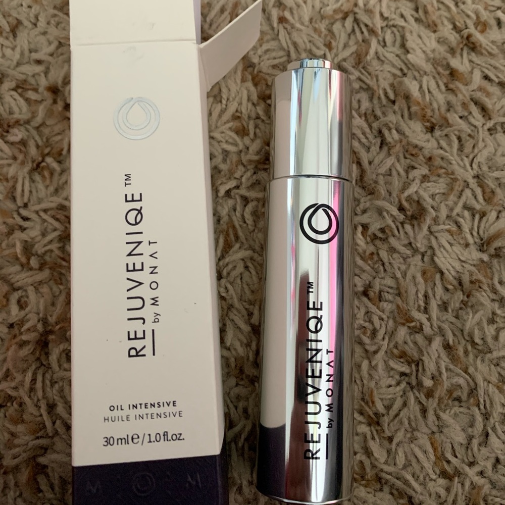 Monat Rejuveniqe Oil